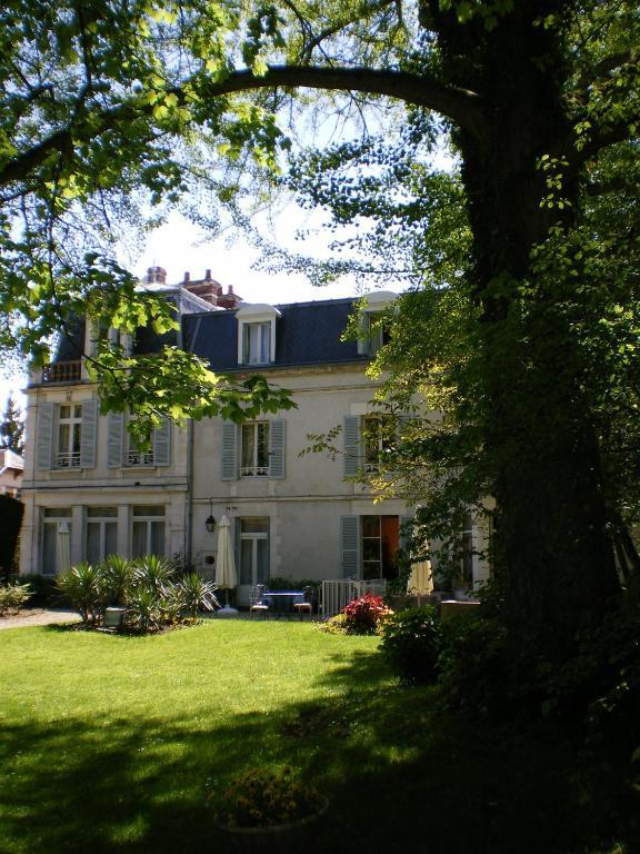 Hotel Les Marechaux Auxerre Exterior photo